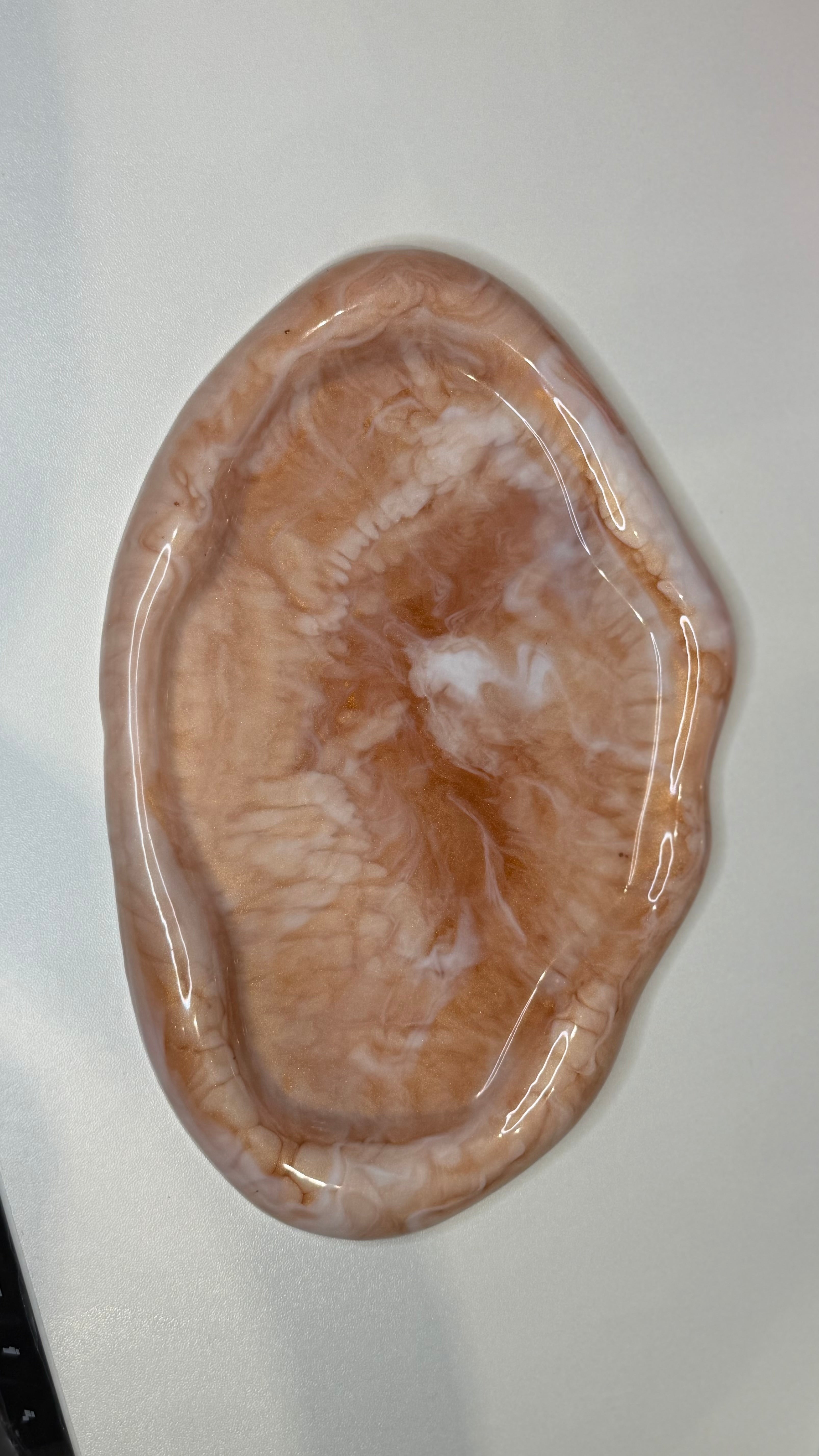 Irregular wavy tray