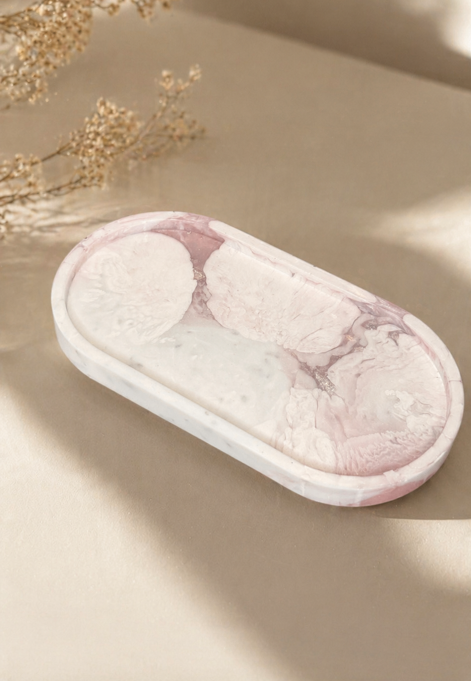 Capsule shape tray